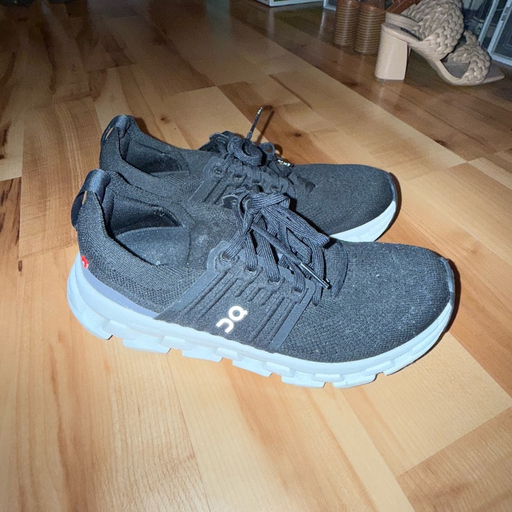 ON Women's Black Athletic Shoes